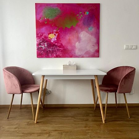 Art Apartment Телч Экстерьер фото