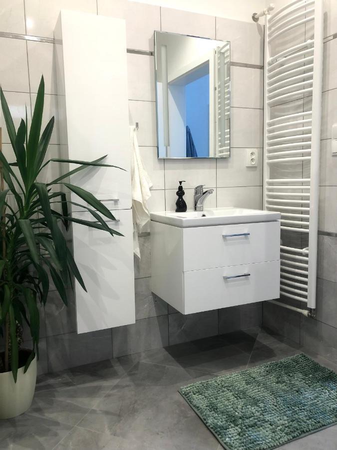 Art Apartment Телч Экстерьер фото