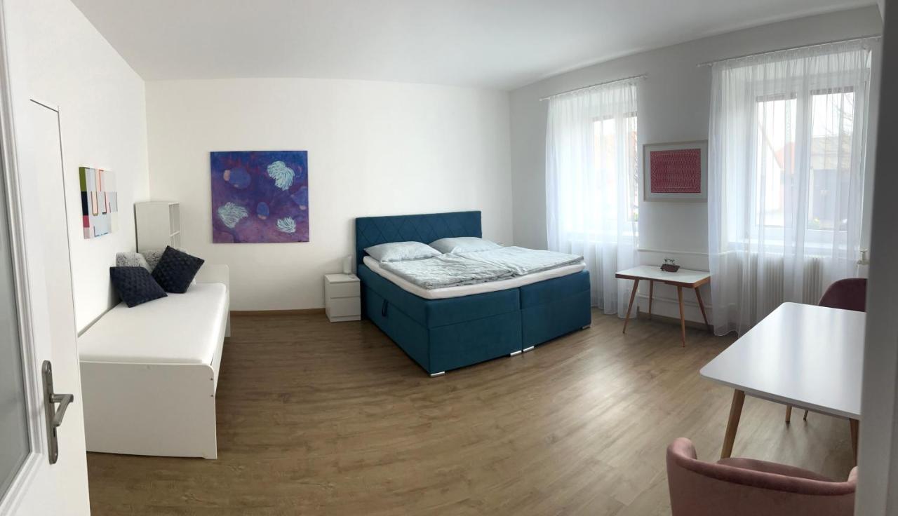 Art Apartment Телч Экстерьер фото