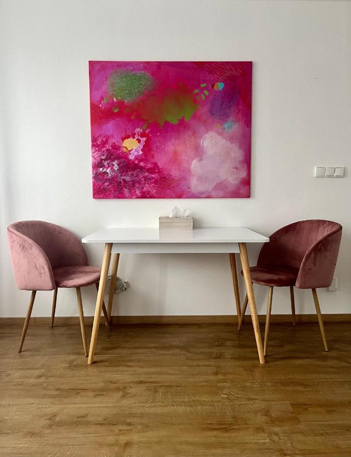 Art Apartment Телч Экстерьер фото